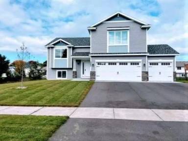 Main picture of 3565 Maple Dr S