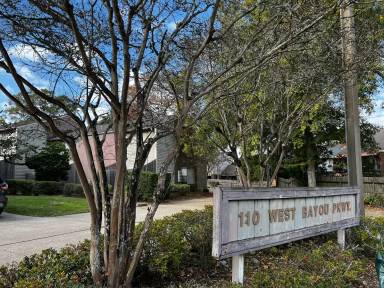 Main picture of 110 W Bayou Pkwy