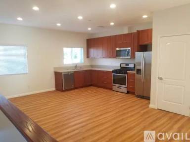 Main picture of 1429 S Sycamore Ave