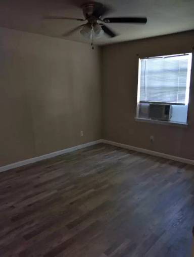 Main picture of 3215 Clarksville St