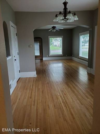 Main picture of 405 S 5th St