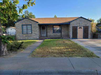 Main picture of 315 W University Dr