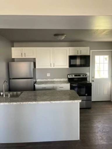Main picture of 102 W Center St