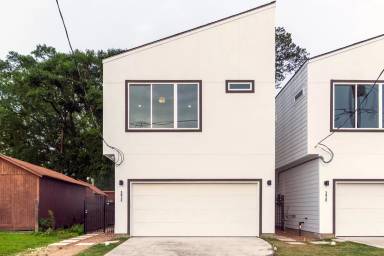 Main picture of 5822 Burt St