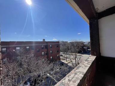 Main picture of 1356 W Sunnyside Ave