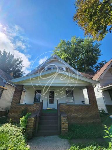 Main picture of 264 E Lake St