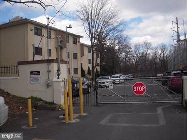 Main picture of Bentley Square Condos