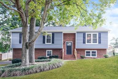 Main picture of 1559 Twin Oaks Dr