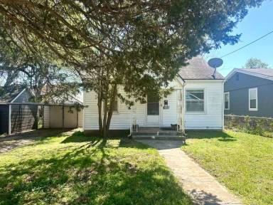 Main picture of 1806 W Olive St