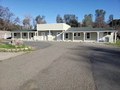 Main picture of 8030 Lake St