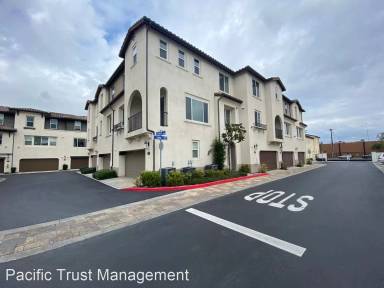 Main picture of 8265 Luna Way