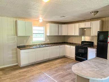 Main picture of 1021 Antoine Cir