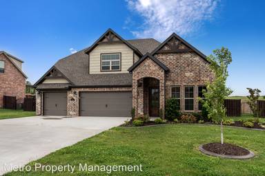 Main picture of 300 Sicily Dr