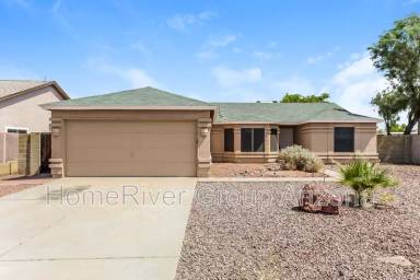 Main picture of 2 W Michelle Dr