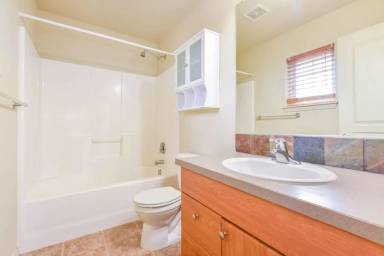 Main picture of 61700 Poppy Pl