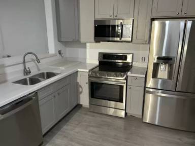Main picture of 221 W Vineyard Rd