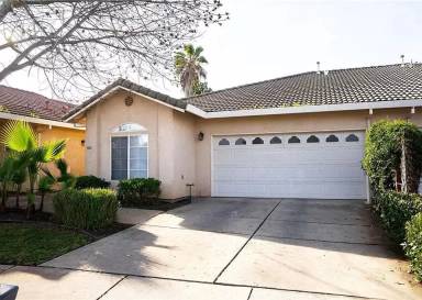 Main picture of 686 Gateway Cir