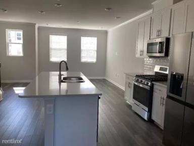 Main picture of Pointe at Stratford Lakes