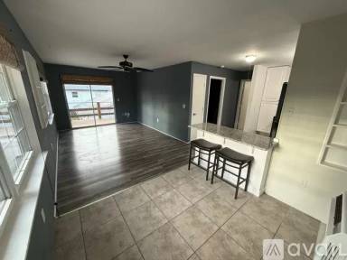 Main picture of 4715 Hollingsworth Ave