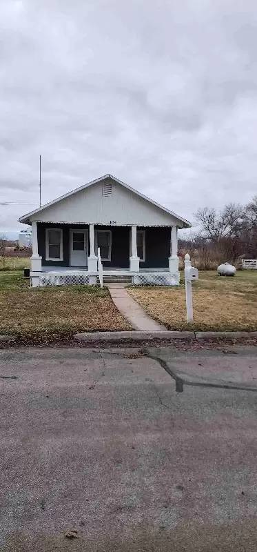 Main picture of 104 W Elm St