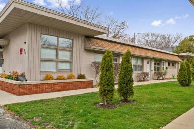 Main picture of 26 E Washington Ave