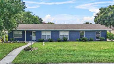 Main picture of 140 Poe Dr