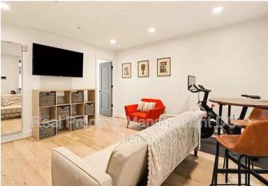 Main picture of 811 Upshur St NW