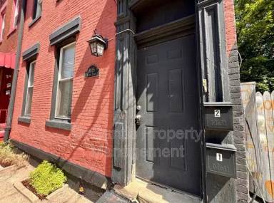 Main picture of 1815 Locust St