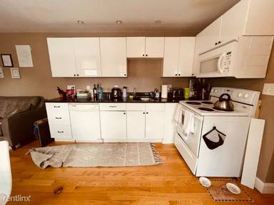 Main picture of 26 Monmouth St