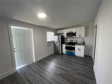 Main picture of 3904 SW 13th Ct