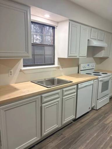 Main picture of 403 Combel St