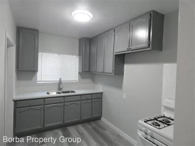 Main picture of 553 E 17th St
