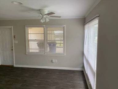 Main picture of 2800 Bromley St