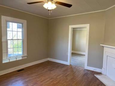 Main picture of 505 S Elm St