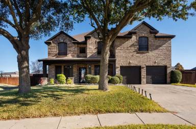 Main picture of 936 Bending Oak Dr