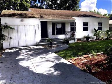 Main picture of 5831 SW 60th St