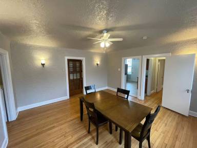 Main picture of 822 E 52nd St