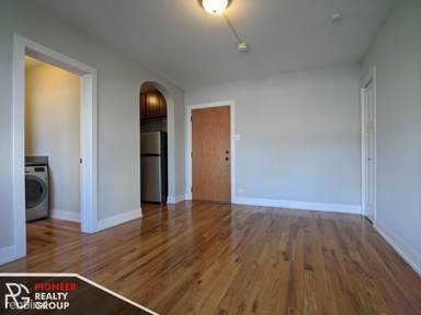 Main picture of 550 W Arlington Pl Apartments