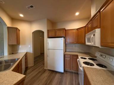 Main picture of 9904 Mia Ln