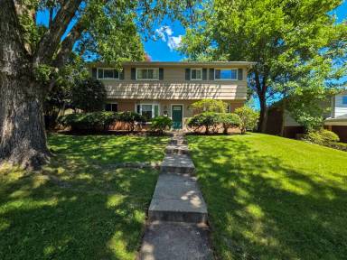 Main picture of 305 Hillsboro Dr