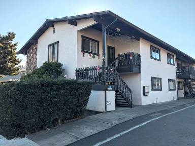 Main picture of 1595 Herbert St