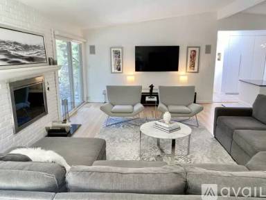 Main picture of 921 Arden Ln
