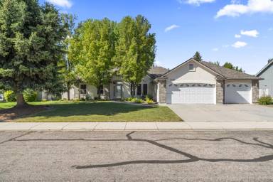 Main picture of 2188 E Skokie Dr