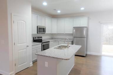 Main picture of 104 Creekland Way