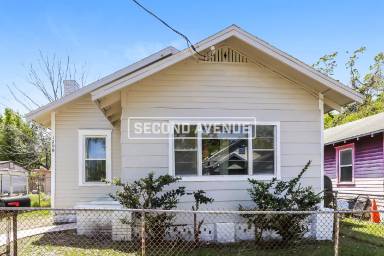 Main picture of 1208 W 4th St