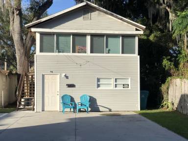 Main picture of 727 Arlington St