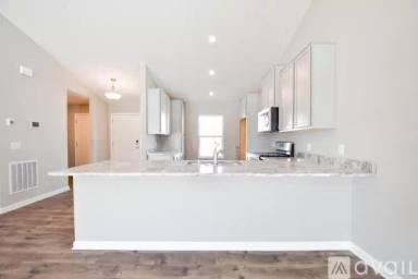 Main picture of 18941 Edison St NW