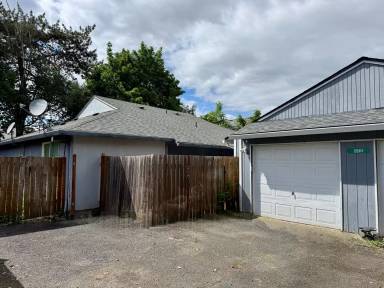 Main picture of 2583 NE Crocus Ct