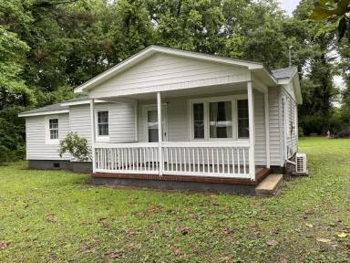 Main picture of 107 E Point St