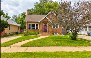 Main picture of 715 S Menlo Ave
